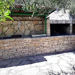 Stone House Oreb וולה לוקה