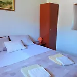 בית נופש Stone House Oreb וולה לוקה