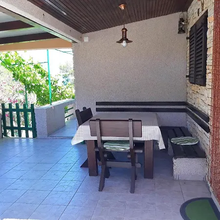 Stone House Oreb בית נופש וולה לוקה