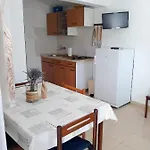 Stone House Oreb Вела-Лука